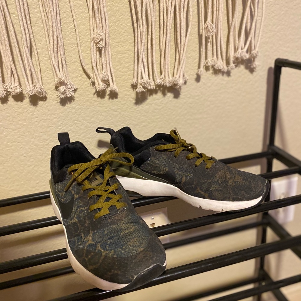 Snake print olive Nike air max